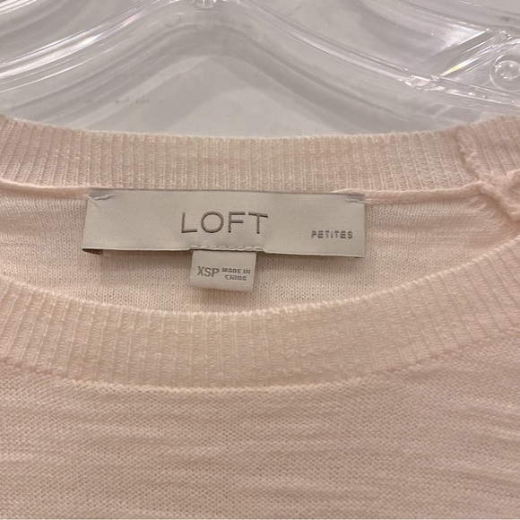 Loft ladies short sleeve pink top with embroidered floral sleeves in XSP. - Picture 4 of 4